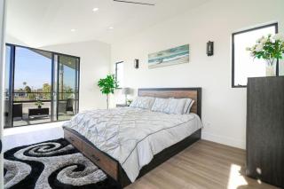 Modern Paradise - walk to beach- sleeps 10 - 3