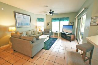 Relaxing Beach Walk Condo with Pool Views and Easy Beach Access Sandpiper Cove Unit 9201 - Destin - 0