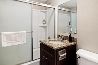 Chic and Comfortable 1BR Apartment near Bradley U - 1