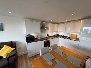 Camelot House 1 Bed Apartment with Sea views - 7