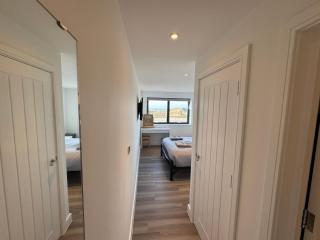 Camelot House 1 Bed Apartment with Sea views - 4