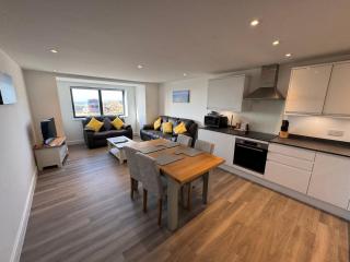 Camelot House 1 Bed Apartment with Sea views - 3