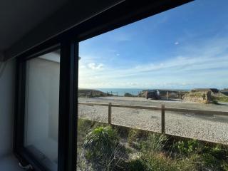 Camelot House 1 Bed Apartment with Sea views - 2