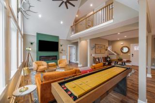 Luxe Lodge Designer Decorated Hot Tub Slope Views - McGaheysville - 9