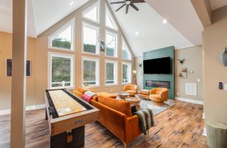 Luxe Lodge Designer Decorated Hot Tub Slope Views - McGaheysville - 8