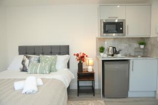 Ensuite Room 4 mins from Luton Airport - 5