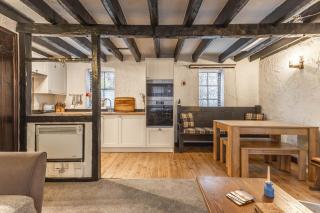 Entire 2 Bedroom Cottage in Whitby - 8