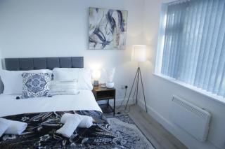 Cozy Stay Near Luton Airport 4 Min Drive - 0