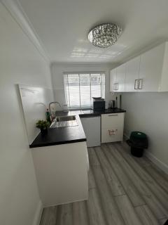 Sariyu space studio flat with own bathroom and Kichen - Rainham - 6