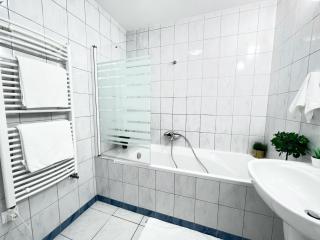luxury apartment with a beautiful view of the Danube, free spa - wellness and car parking in the center of the city - Budapest - 1