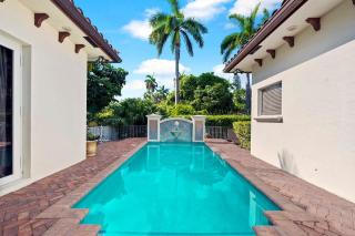 Luxurious 5BR and 3BA Lakefront Villa near Beach - Hollywood - 8