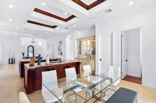 Luxurious 5BR and 3BA Lakefront Villa near Beach - Hollywood - 3