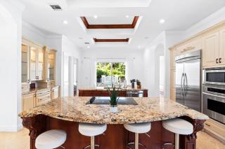 Luxurious 5BR and 3BA Lakefront Villa near Beach - Hollywood - 2