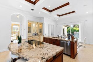 Luxurious 5BR and 3BA Lakefront Villa near Beach - Hollywood - 1