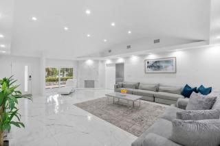 Sensational 5BR and 4BA Villa near Hollywood Beach - Hollywood - 3