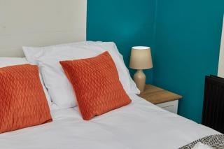 Cosy 3-Bedroom House With Street Parking - 8