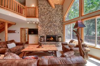 Rivercrest Lodge with Hot Tub-Pool Table-Firepit - North Wawona - 2