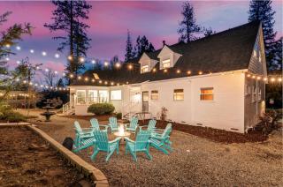 Yosemite Country House sleeps 20 w/ hot tub, firepit, bonus studio - Oakhurst - 8