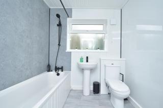 Valley Park House - By Sigma Stays - Crewe - 3
