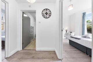 Goshen 2-Bed Stylish Apartment, Comfort with Wi-Fi & Parking - 4