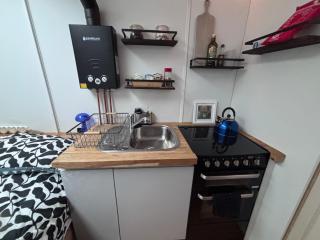 The Carriage Lorry at Tilleys Glamping - Birchington - 5