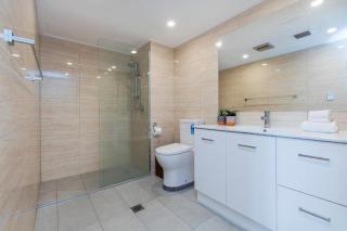 Waterfront 3 bedroom APT at Surfers Paradise - 9