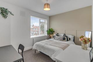 4-Bed 3-Bath Near UEA - - 9