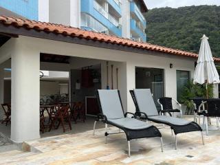 Apartamento 23A para 6 pessoas com Piscina e Churrasqueira no Cond Torremolinos Beach a 80m para Pé na areia na Praia da Enseada Ubatuba - Ubatuba - 3