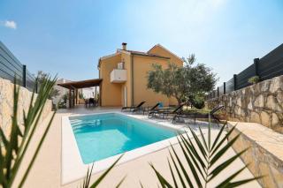MY DALMATIA - Holiday home Nekic with private swimming pool and sea view - Maslenica - 0