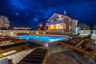 MY DALMATIA - Luxury Villa Escape with private pool, game room and home gym - Perušić Benkovački - 1