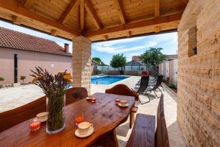 MY DALMATIA - Holiday home Lana with private heated pool and sauna - Perušić Benkovački - 9