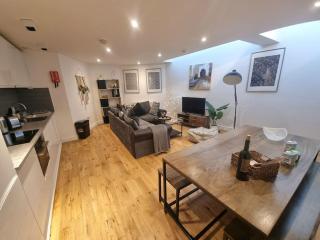 Large Duplex Flat at London Bridge - 8