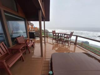 Luxurious Oceanfront Cabin 7 Getaway W Hot Tub - Smith River - 4