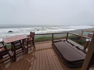 Luxurious Oceanfront Cabin 7 Getaway W Hot Tub - 2