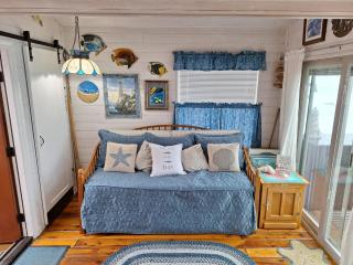 Luxurious Oceanfront Cabin 7 Getaway W Hot Tub - 5