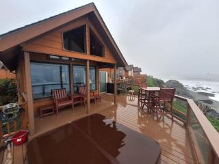 Luxurious Oceanfront Cabin 7 Getaway W Hot Tub - Smith River - 9