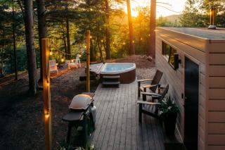 Aux Box Muskoka Modern Muskoka Bunkie - Huntsville - 1