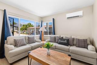 Cozy 2BR Home with Bright Interior & Relaxing Patio - Ontario - 0
