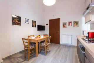 Live like a Florentine next to Santa Croce Square - 9