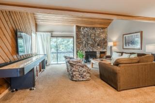 Snowcreek Phase ONE #61 - 3 Bedroom + Loft, 3 Bathroom, Sleeps 10. Mountain Views, Short Walk to Free Town Shuttle - Mammoth Lakes - 3