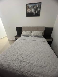 Apartamento Totalmente Equipado com tudo que você precisa com 2 Quartos Ar Condicionados 09 min Praia Balneário Camboriú até 4 pessoas - Camboriú - 2
