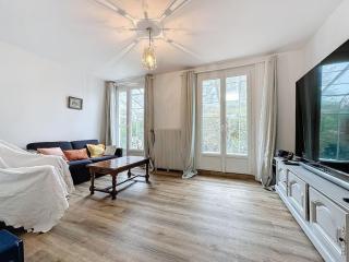 Family home with 86-inch TV - Chaumontel - 9