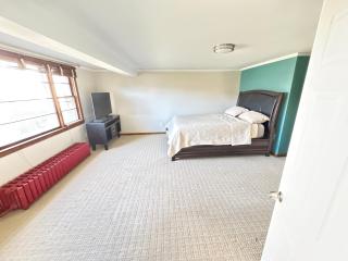 Panoramic Lakeview Suite Ultimate Comfort and Serenity - - 0