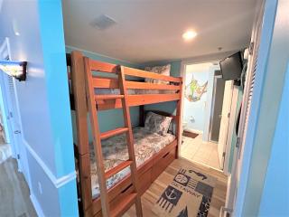 Destin West Sandpiper 608 ocean view sleeps 6 - 7