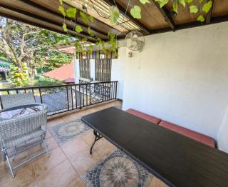 Cozy Las Pinas Haven with Big Garden, Pet Friendly - Near Super Market and the Airport - Manila - 8