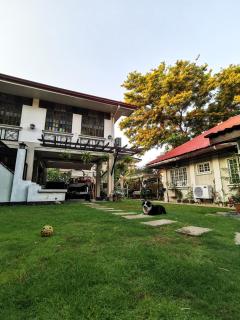 Cozy Las Pinas Haven with Big Garden, Pet Friendly - Near Super Market and the Airport - Manila - 9