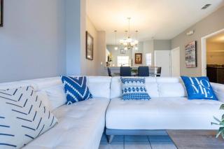 3BR Family Townhome Steps from Theme Parks Sleeps 6 - 4