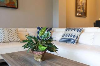 3BR Family Townhome Steps from Theme Parks Sleeps 6 - Kissimmee - 1