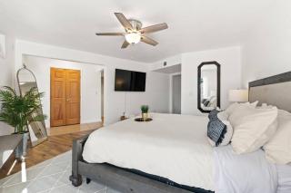Majestic 5BR Villa with Guesthouse, Pool & Spa - 3