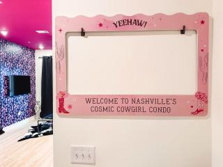 Cosmic Cowgirl - East Nash Stay Close to Broadway - Nashville - 2